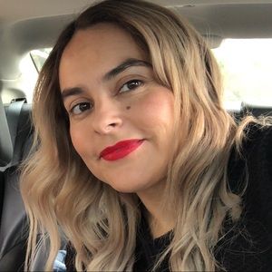 Meet your Posher, Yadira